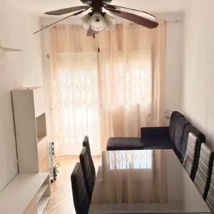 Alquiler de piso en Calle de la Giralda, San Fermín.