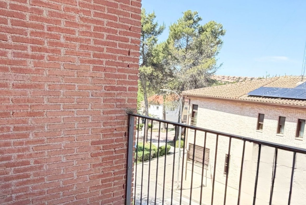 Chalet Adosado en venta en Calle Libertad, Seseña, Toledo.