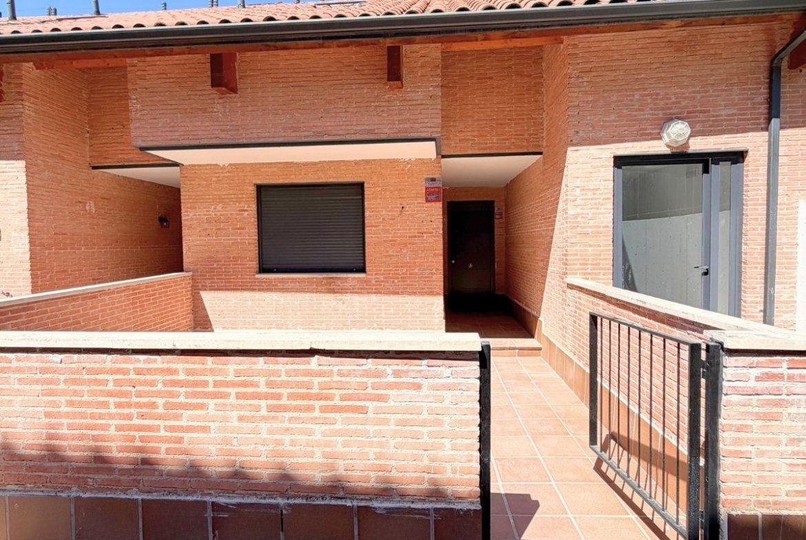Chalet Adosado en venta en Calle Libertad, Seseña, Toledo.