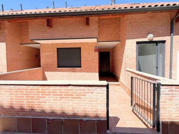 Chalet Adosado en venta en Calle Libertad, Seseña, Toledo.