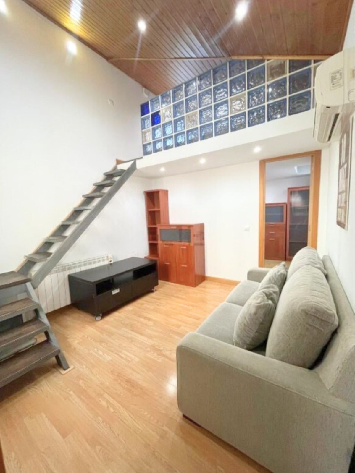 Ático en Alquiler en Calle Orgaz, Comillas.