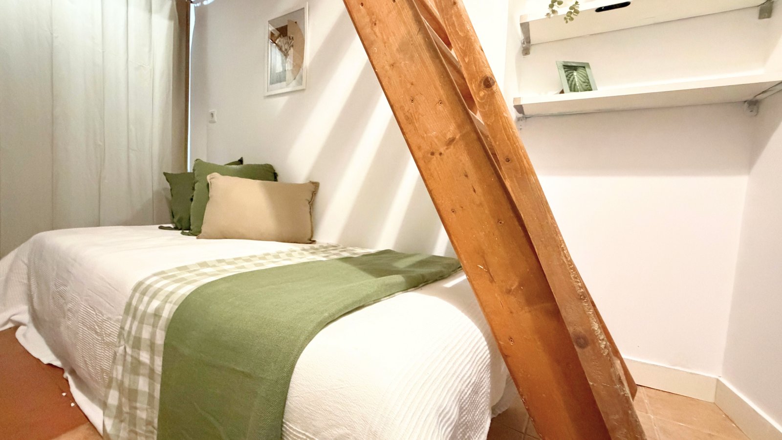 Estudio en alquiler en Calle Salitre, Lavapiés.