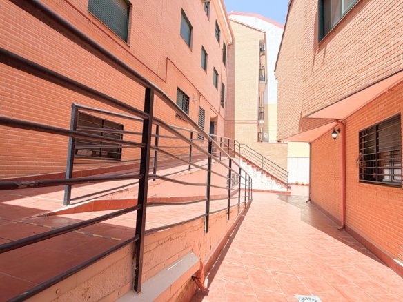 Piso en Venta en Calle Maximino López, Valmojado, Toledo.