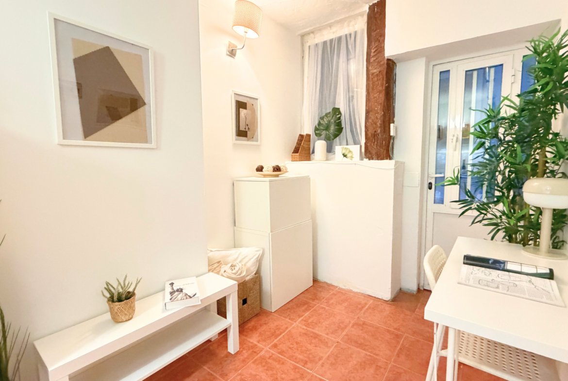 Estudio en alquiler en Calle Salitre, Lavapiés.