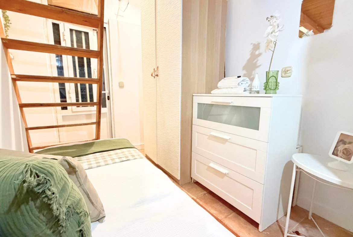 Estudio en alquiler en Calle Salitre, Lavapiés.