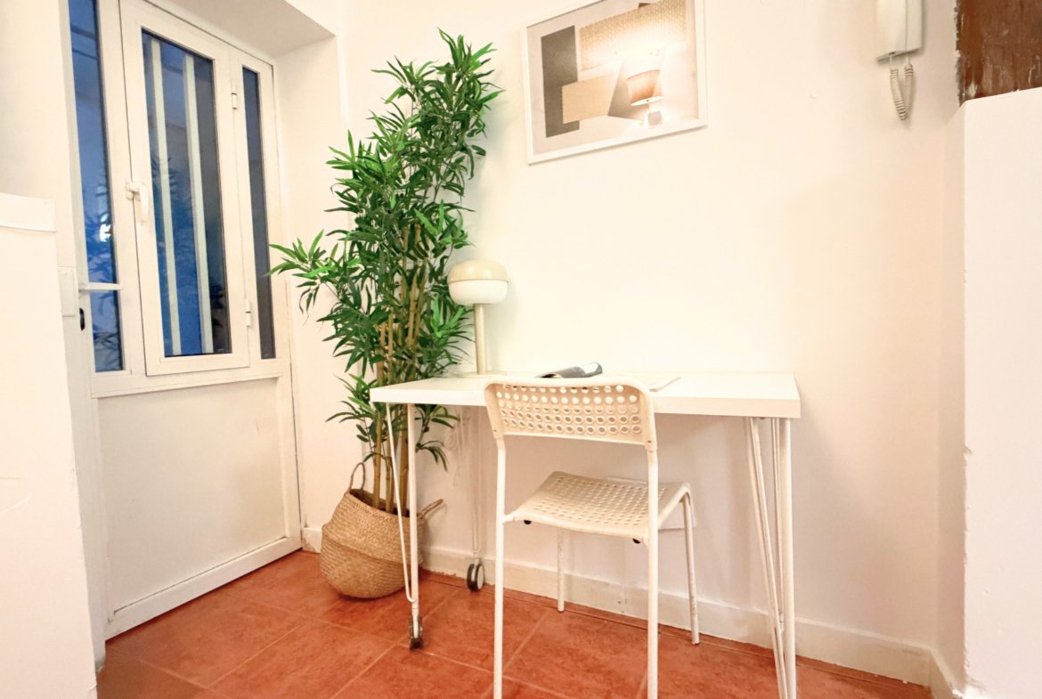 Estudio en alquiler en Calle Salitre, Lavapiés.