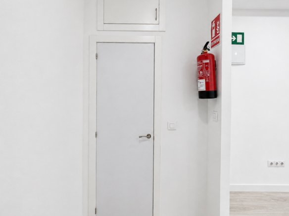 Local comercial en alquiler en Calle de Antonio López, Carabanchel, Madrid.