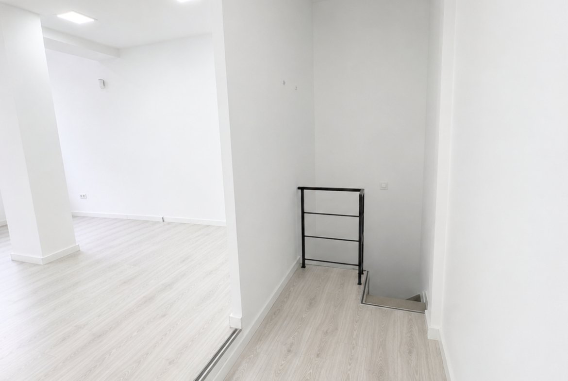 Local comercial en alquiler en Calle de Antonio López, Carabanchel, Madrid.
