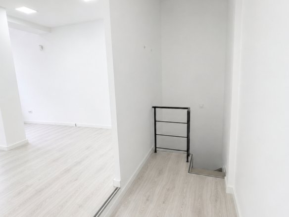 Local comercial en alquiler en Calle de Antonio López, Carabanchel, Madrid.