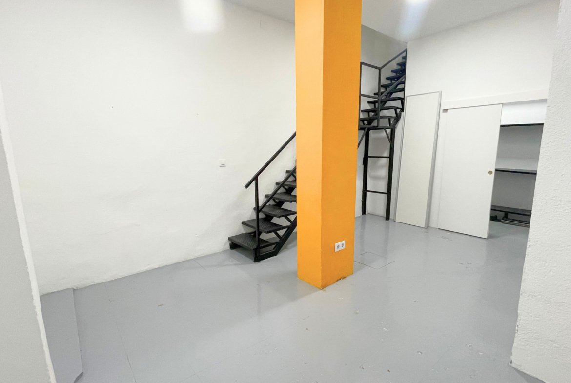 Local comercial en alquiler en Calle de Antonio López, Carabanchel, Madrid.