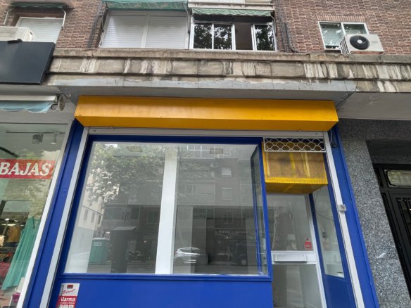 Local comercial en alquiler en Calle de Antonio López, Carabanchel, Madrid.