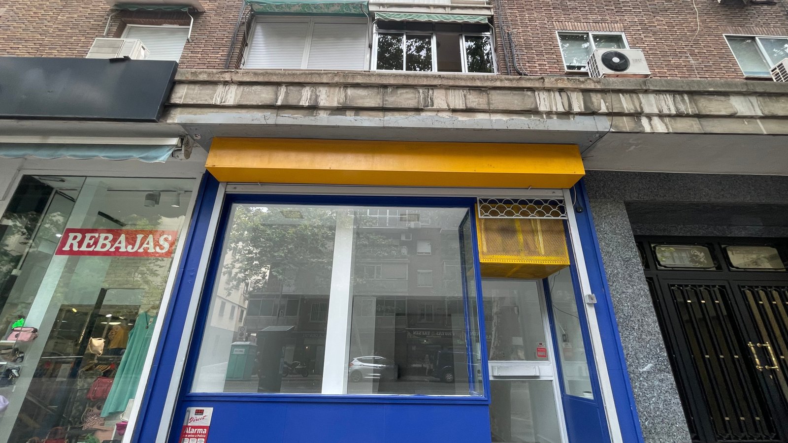 2 Local comercial en alquiler en Calle de Antonio López, Carabanchel, Madrid.