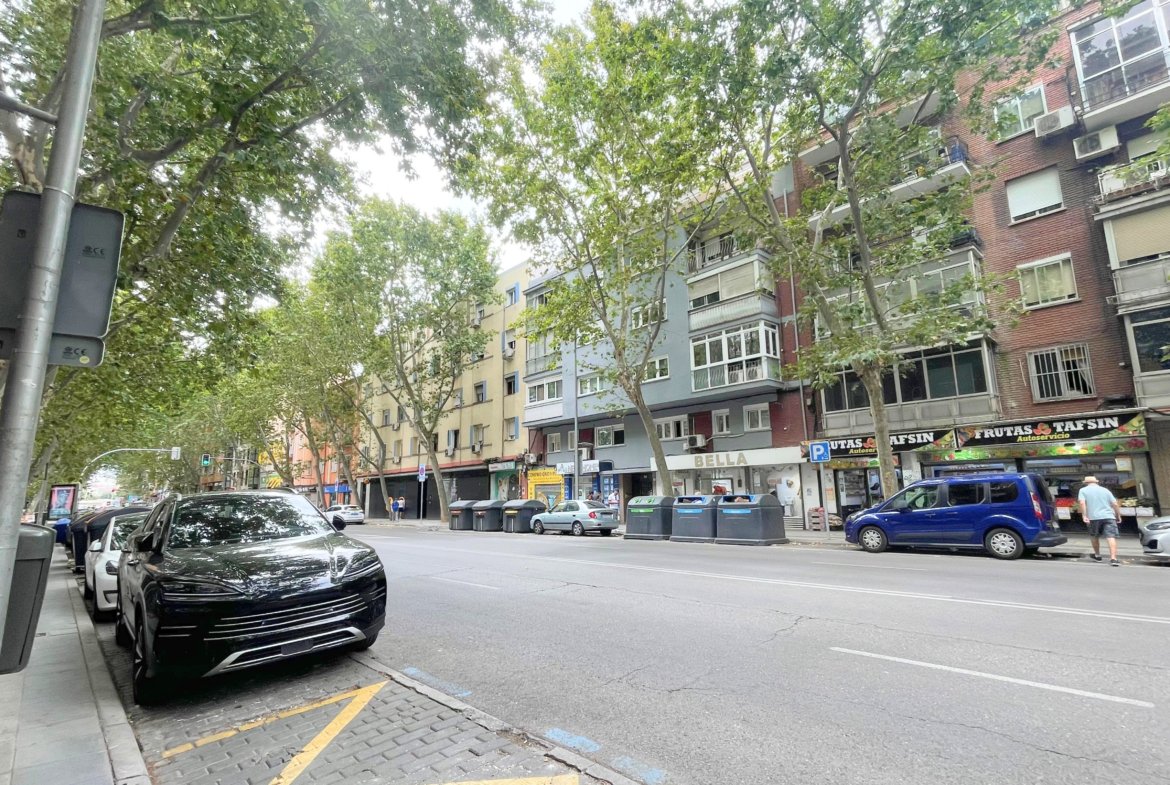 Local comercial en alquiler en Calle de Antonio López, Carabanchel, Madrid.