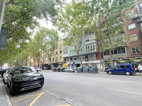 Local comercial en alquiler en Calle de Antonio López, Carabanchel, Madrid.