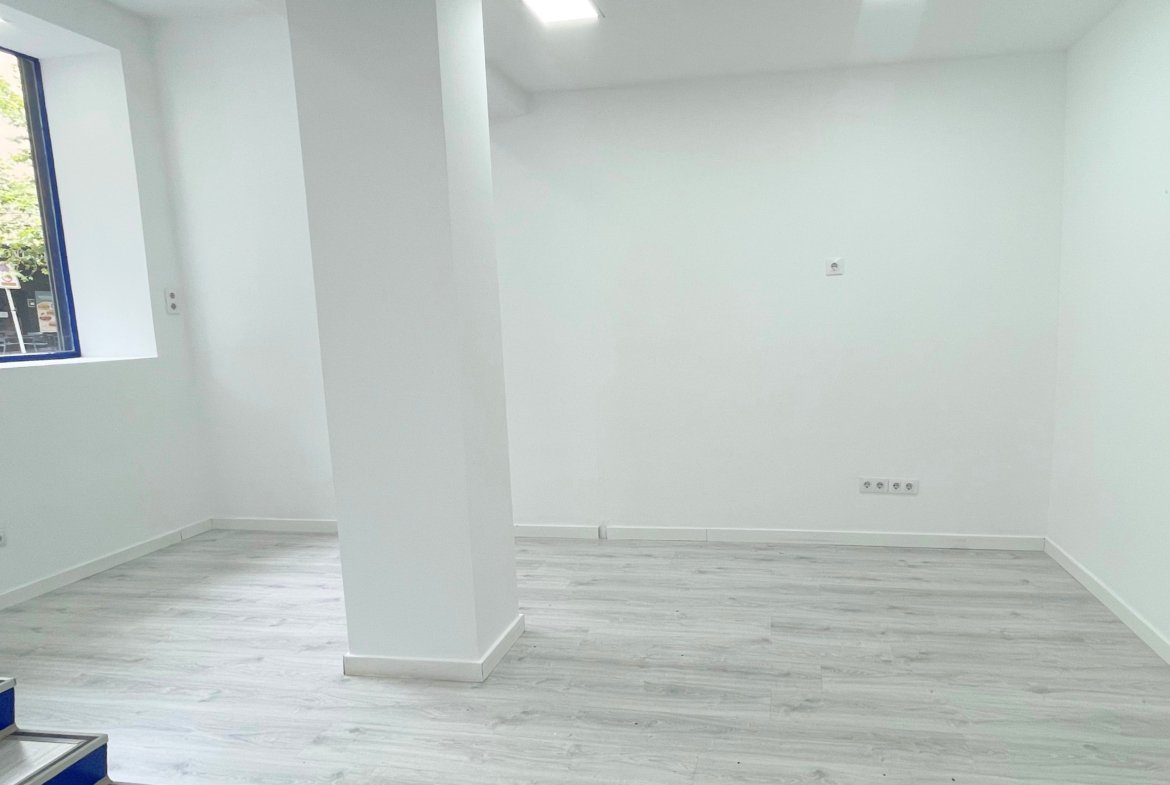 Local comercial en alquiler en Calle de Antonio López, Carabanchel, Madrid.