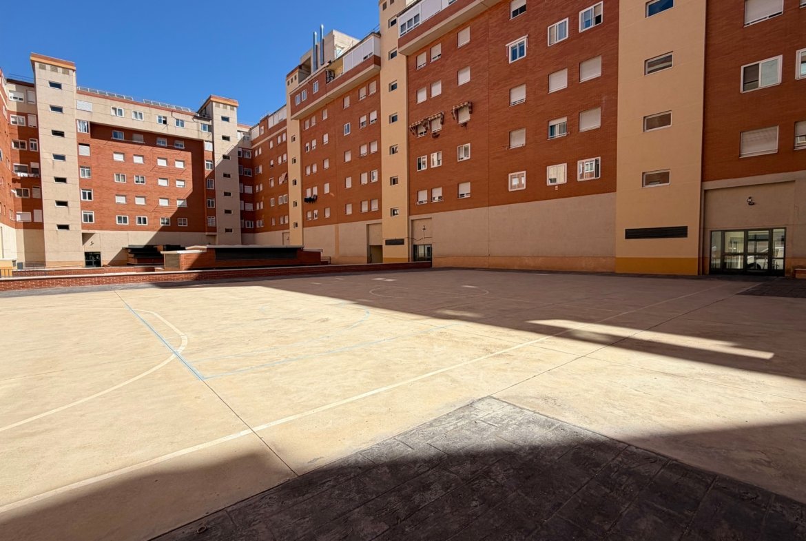 Piso en venta en Calle Icíar Bollaín, Getafe.