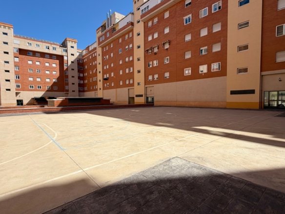Piso en venta en Calle Icíar Bollaín, Getafe.